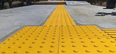 franja podotáctil amarilla en pvc 