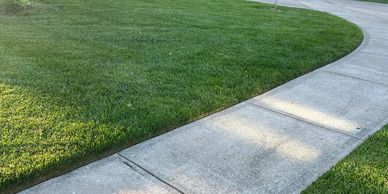 Edging each property give that crispy look for a quality lawn care experience.  Middletown Mowing.