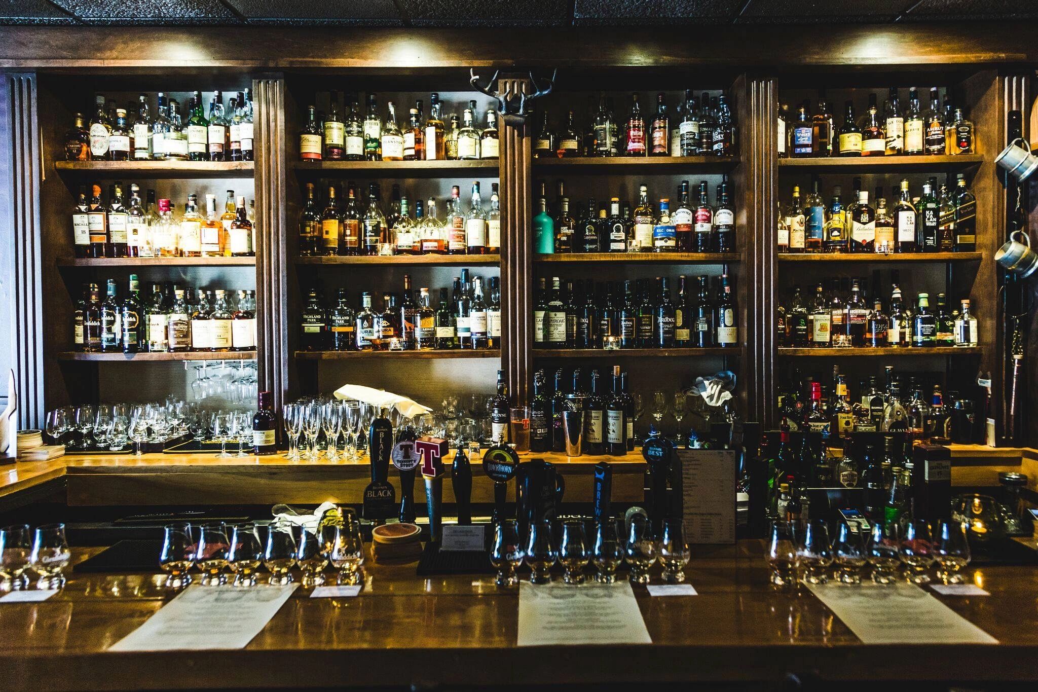 THE CALEDONIAN - Whisky Bar, Whisky Bar, Pub, Scottish