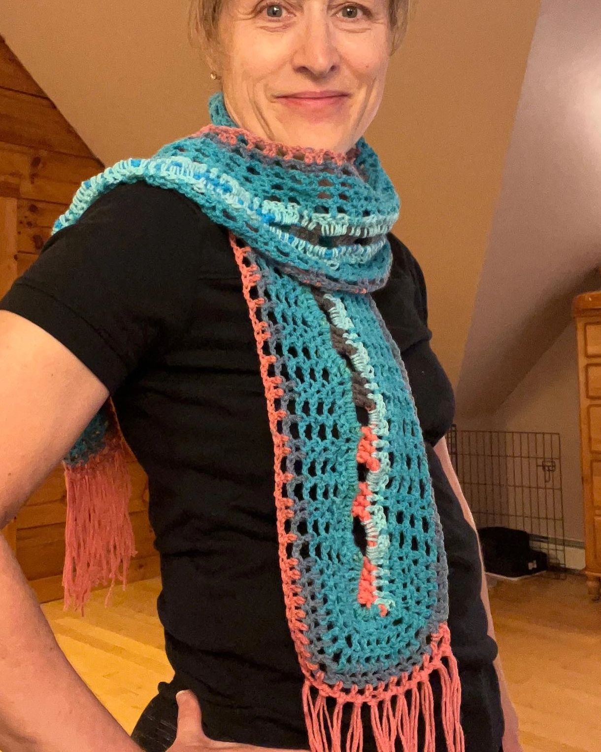 Versatile and happy! This bright scarf can also be worn as a belt!