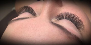 Full volume Eyelash Extensions 