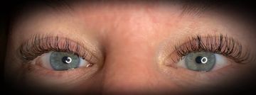 Classic eyelash extensions 