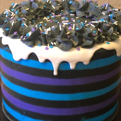 Buttercream: Beyond the Basics

Buttercream is so versatile. You can spread it, pipe it, texturize i