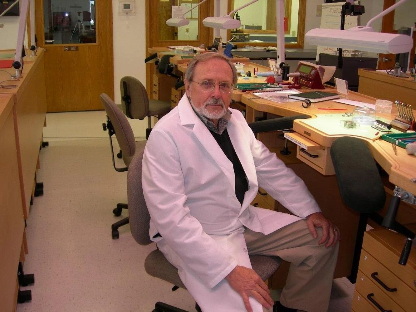 Specializing in the Genreration and Use of Ultrafast Laser Ablation Plasmas