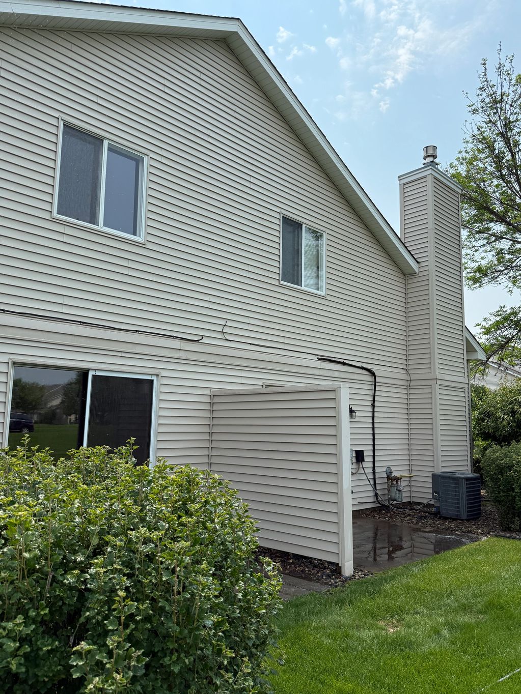 After pic of exterior pressure washing for Cottage Grove, MN townhomes.