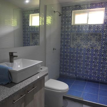 Salle de bain commune pour les chambres #2 et #3.