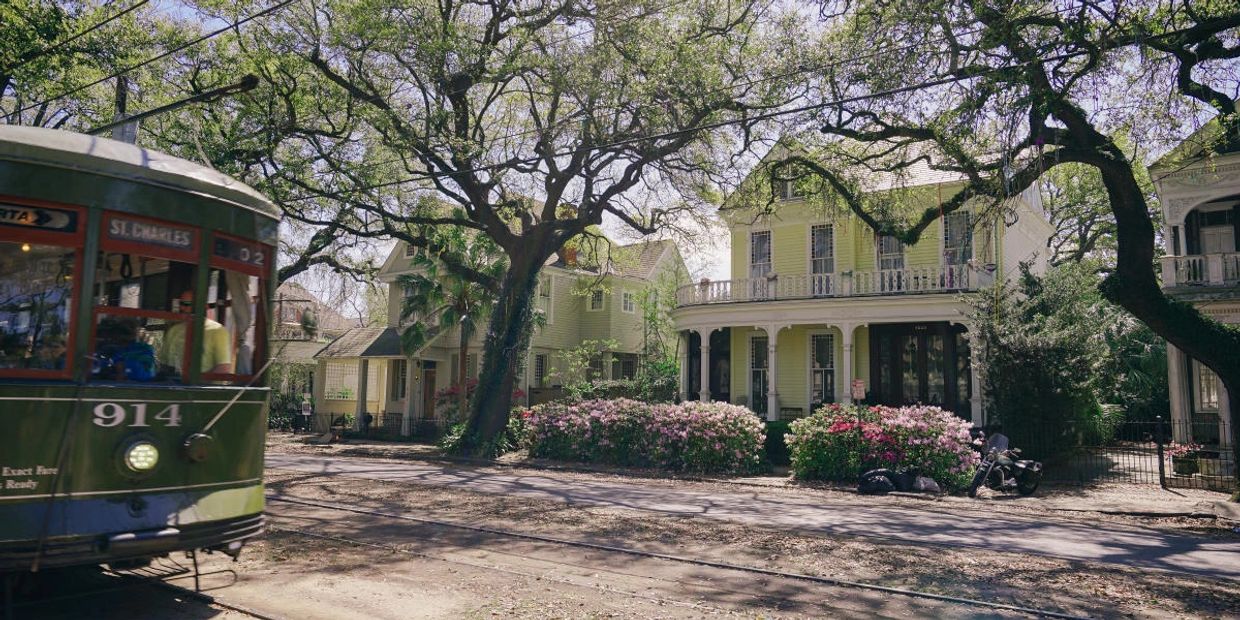 New Orleans Louvered Pergolas 
New Orleans Motorized Retractable Screens 
New Orleans Patios Covers 