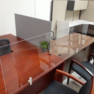 Desk with wellness Plexiglas