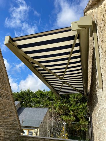 Qubica Awning in bespoke Cotswold Green 