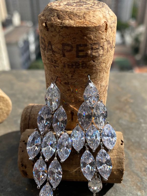 Brinco em zirconia premium chic e atemporal