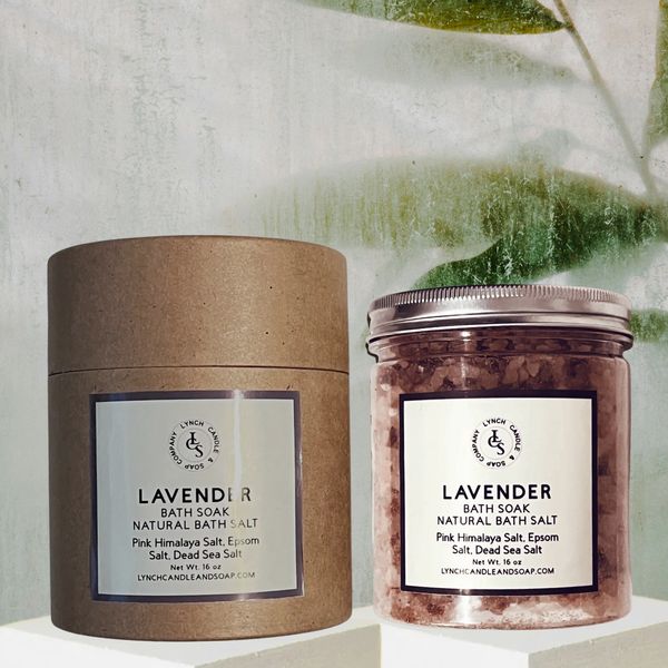 Natural mineral salts with lavender fragrance.
