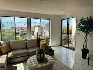 Our exclusive La Jolla Shores Clubdominiumb pool building has a livingroom view to the west