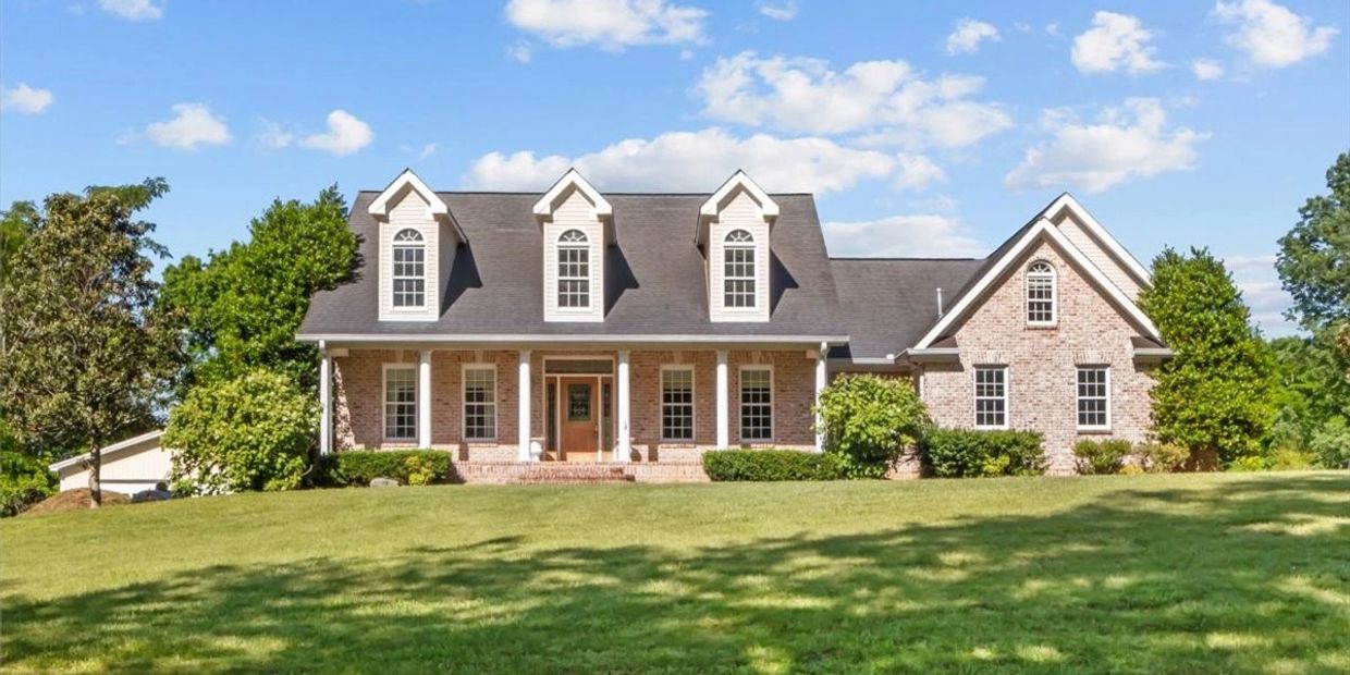 2440 Maple Grove Rd
Dickson, TN 37055
$3,650,000 