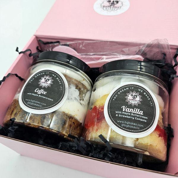 Two dessert jars with coffee and vanilla flavors in a pink gift box.