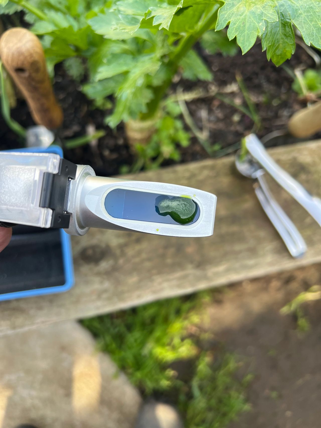 What is a refractometer?