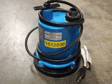 3/4" sump pump. Submersible pump for  rent flooding and water removal in Portland Oregon