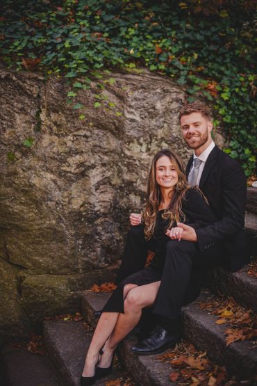 couple posing in natural background photo shoot 