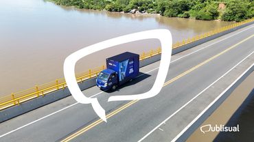 carro vitrina en la carretera de barranquilla