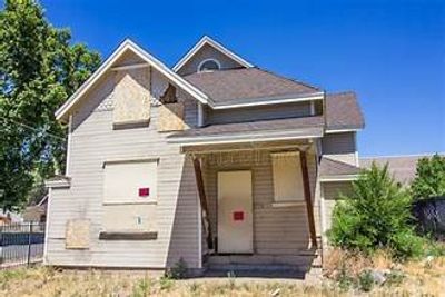 Abandoned property with over growth. Call San Diego Board Up Specialists to help