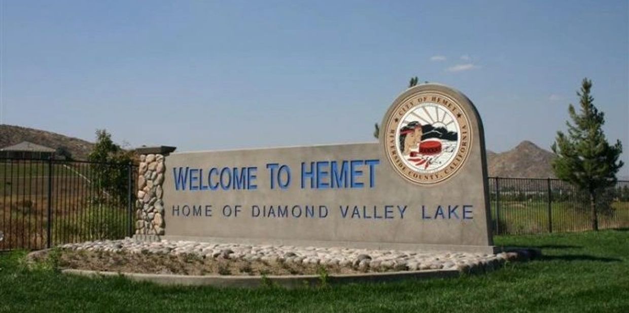 Hemet welcome sign