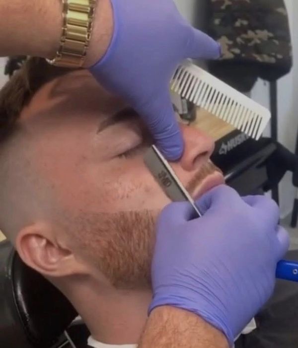 💈 Precision over gimmicks.
At Upper Cuts 207, every line is handcrafted with real razor work — no p