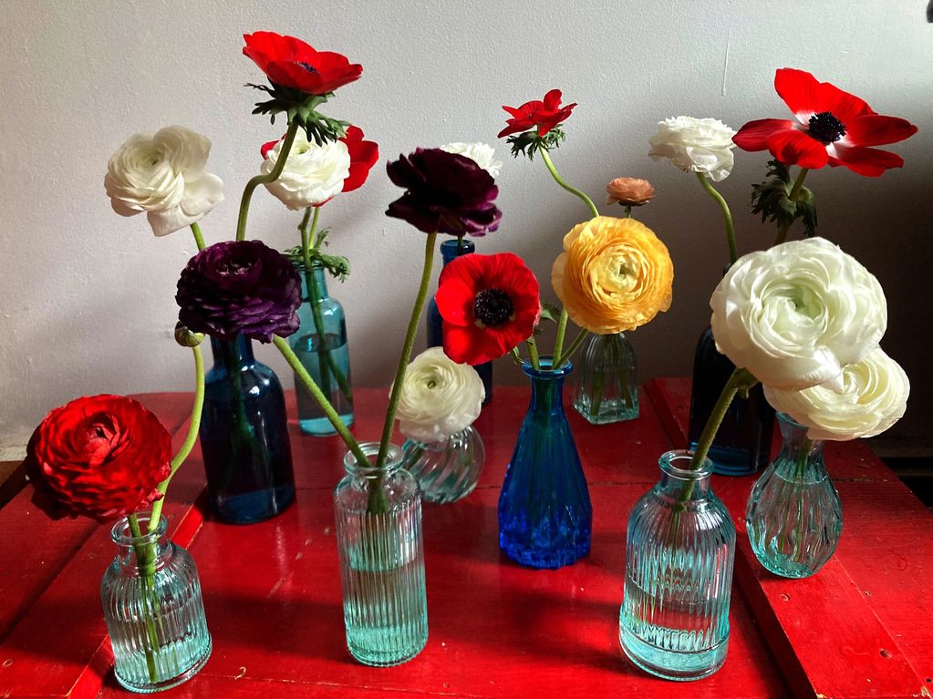 bud vases floral arrangements for a hamptons wedding