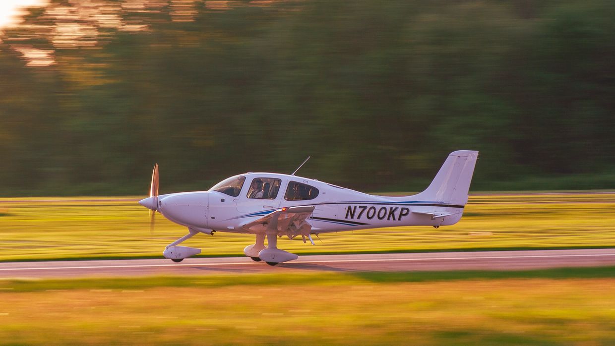 Learn to Fly with Cirrus Aircraft