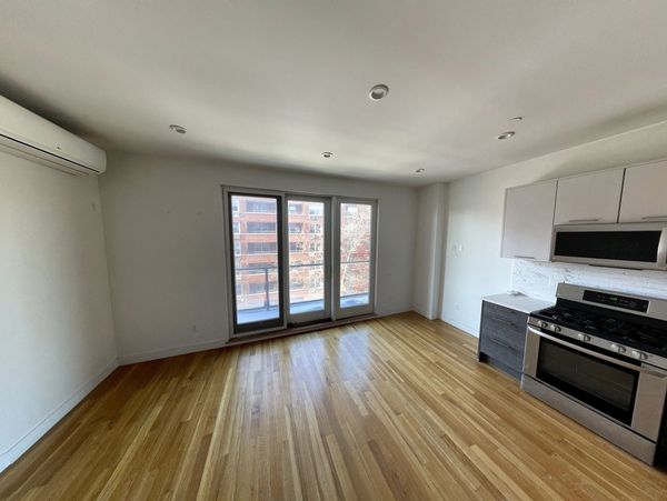 Compact 2-bed, 2-bath apartment in Brooklyn with modern finishes, ample natural light, and city view
