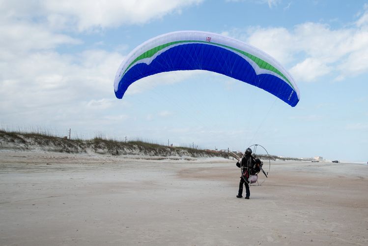 PPG Takeoff on beach with PAP motor and Gin Carve glider.