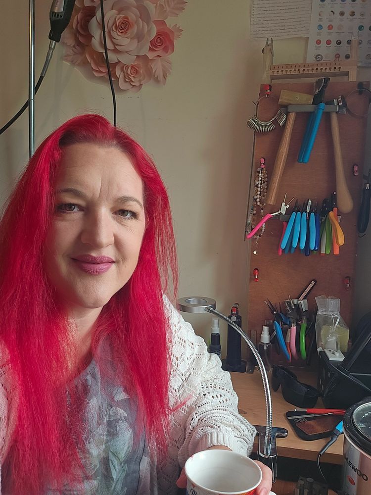 Becky-of-handmade-enchantment-at-her-workbench-jewellery-making