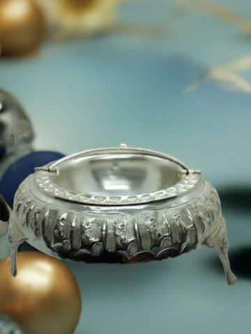 A beautifully handcrafted caviar serving dish—elegance meets tradition.