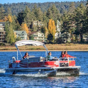 Planning a Big Bear Lake getaway? Learn about boating perks through Destination Big Bear and enjoy a stay at Edgar&rsquo;s Hideaway near the lake, village, and mountain activities.