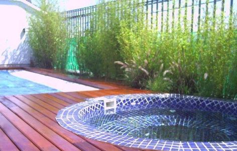 Deck en madera para jacuzzi y piscina