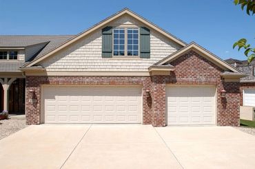 Short raised panel garage door