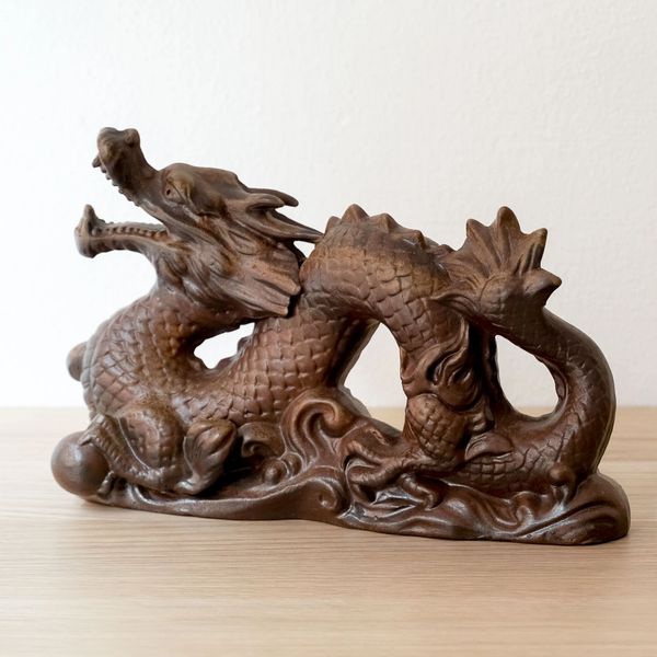 Dragone in ceramica giapponese bizen marrone smaltato con la resina di pino