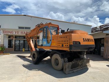 excavator rental saipan