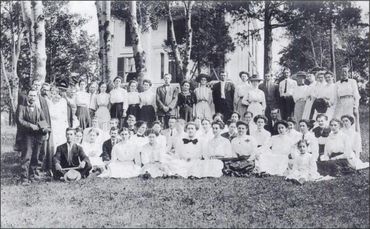 Aventine in the background with students of the Luray College, circa 1925-1927.