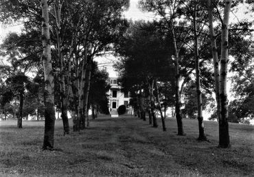 Aventine on the eminence in the early 1900's where the Mimslyn Inn now sits.