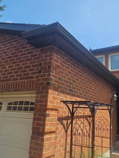 Seamless aluminum eavestrough installation on residential home exterior
