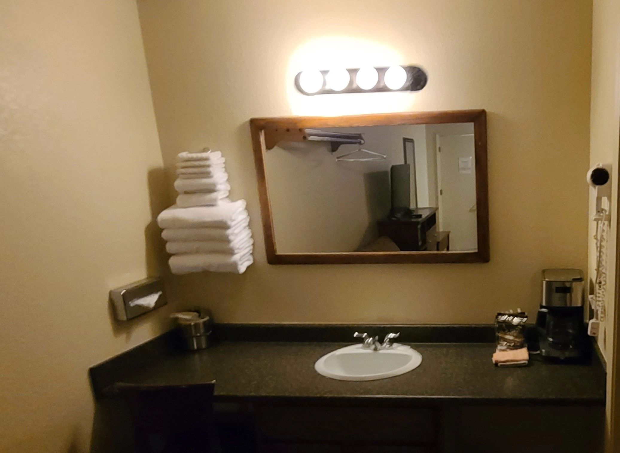 Homestead Motel — photo 8 of 21
