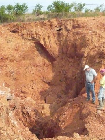 Cedar Hill Wastewater Lagoon                 Emergency Response.
#hydrogeologicalapplication #karst