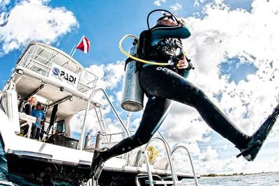 Scuba classes, Crystal Blue Diving Lake In The Hills Illinois  Boat Diver, Master Scuba Diver. Cryst