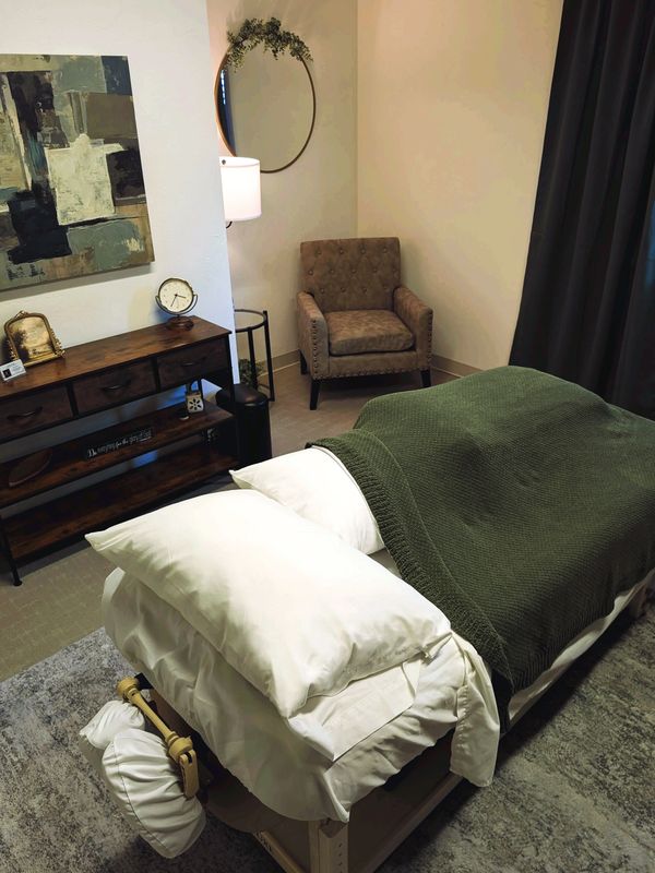 pregnancy massage in side-lying position with bolsters
