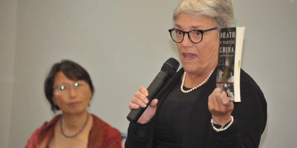 Judy Ikels speaks to a large group at the Chinese Writers Association.