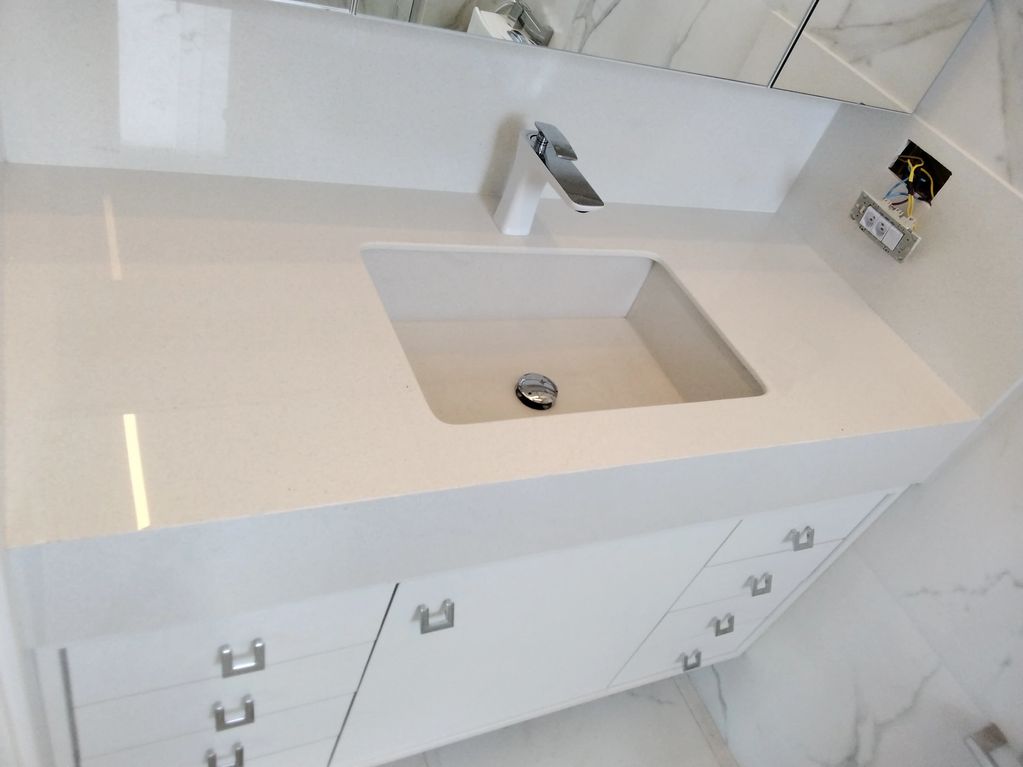 lavatório em dekaton branco