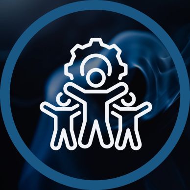 Icon of three people with a gear symbol, symbolizing teamwork and collaboration.