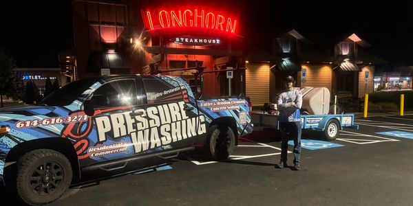 Hydro Restorations pressure washing longhorn steakhouse in pickerington ohio