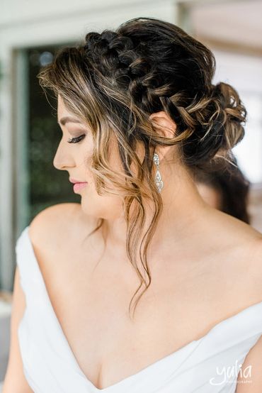 Textured hair-styling for this bride