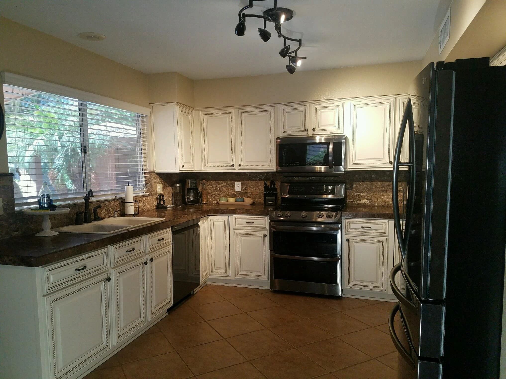 Antique White With Pinstripe Glaze
