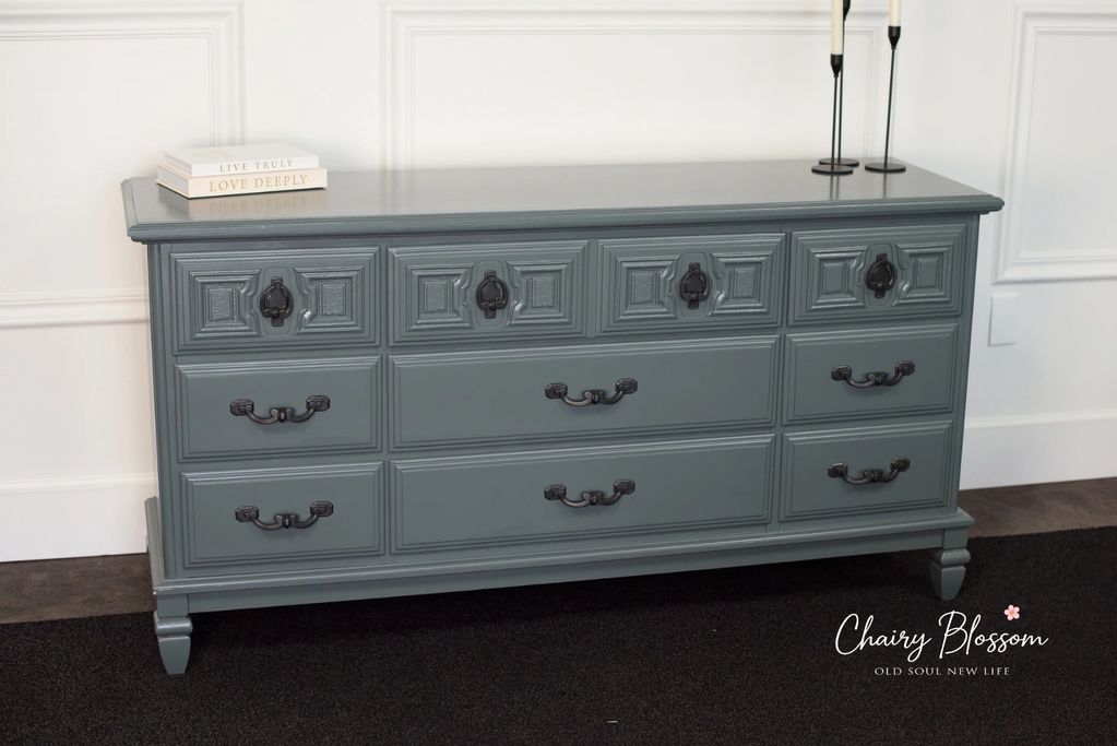 Vintage Solid Wood 9 Drawer Dresser 